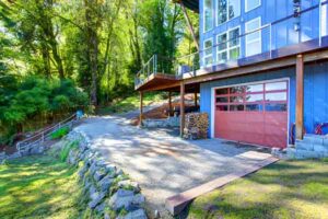 Read more about the article Common Garage Door Problems in Long Island Homes